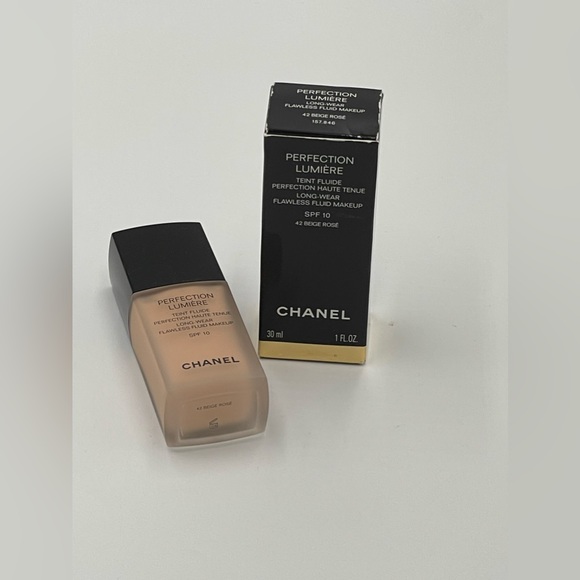 Perfection Lumière Long-Wearing Flawless Fluid Makeup SPF 10. 42 Beige rose - Picture 6 of 8